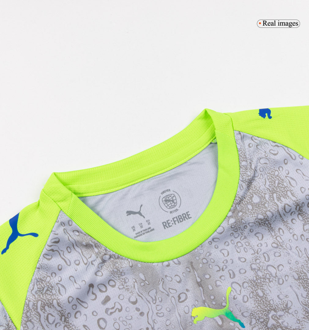 Manchester City Infantil
Terceira Conjunto (Camisa+Shorts+Meias) 2025/26 Cinza