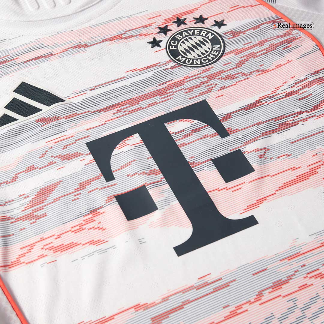 Jogador UPAMECANO #2 Bayern Munich Fora Futebol Camisas 2025/26 Branco